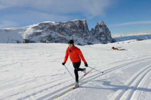 Cross-country skiing with wonderful scenery - the Schlern in the background