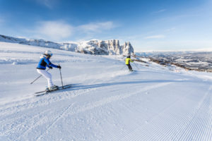 Skifahren auf der Seiser Alm in den Dolomiten