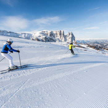 Skifahren auf der Seiser Alm in den Dolomiten