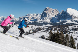 Skifahren auf der Seiser Alm in den Dolomiten